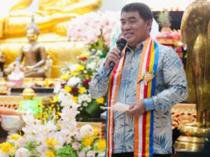Gubernur Yulius Selvanus Resmikan Purna Pugar Vihara Dhammadipa